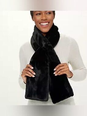 Sprigs Faux Fur Pull-Through Scarf with Zipper Pocket Black OS NWT